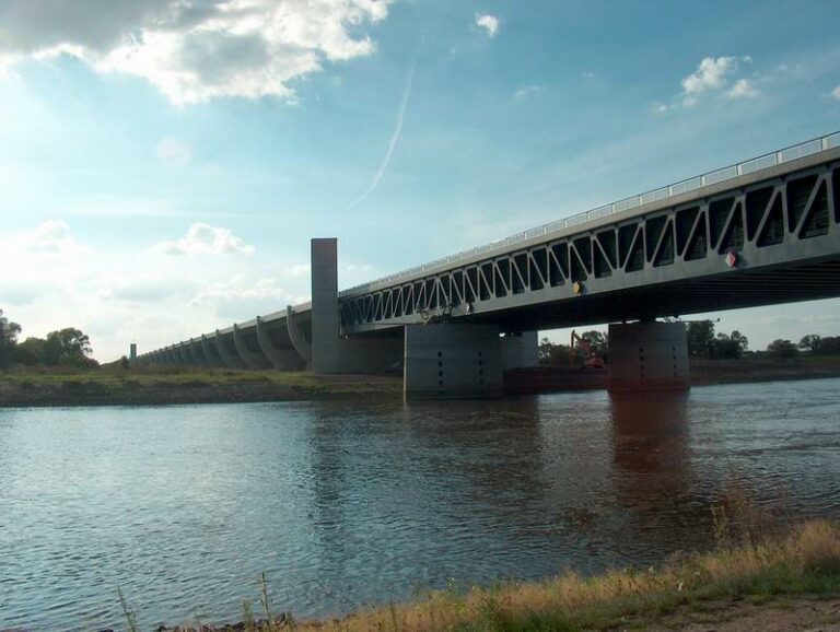 Trogbruecke Magdeburg 768x578