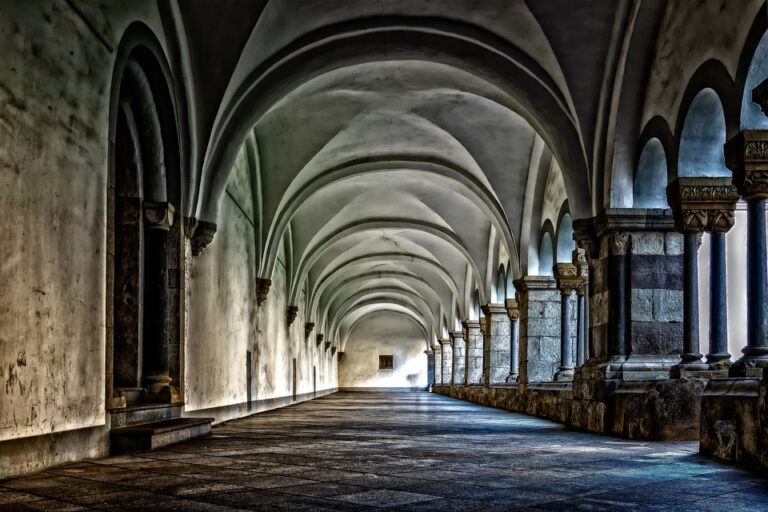 monastery 3130879 960 720 768x512