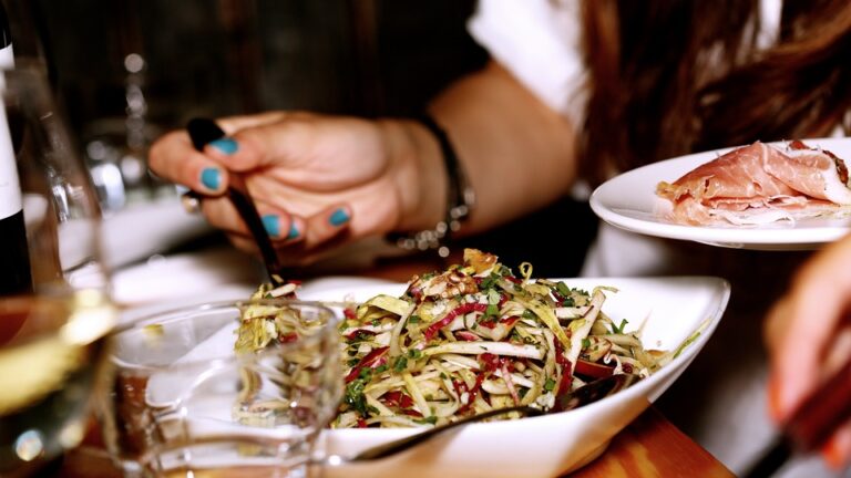 salad 569156 960 720 1 768x432