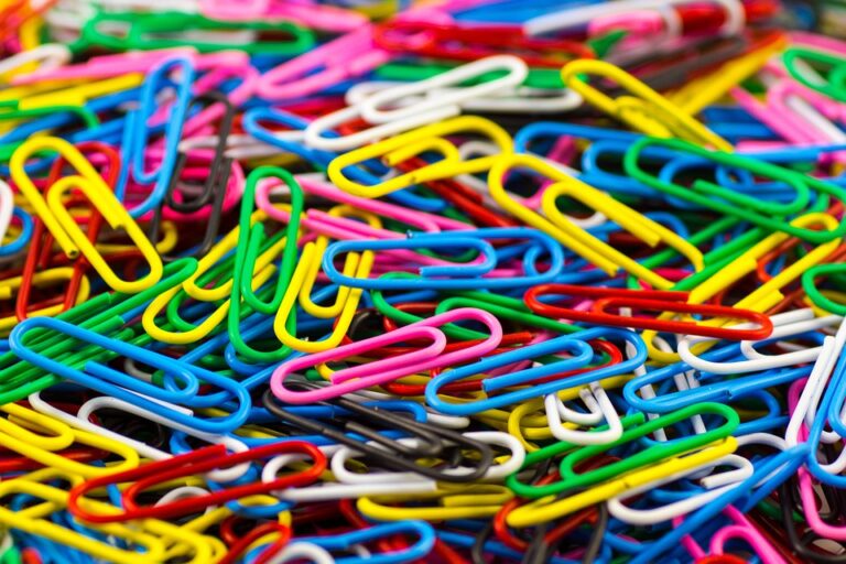 Endlich – bunte Büroklammern auch bei uns…